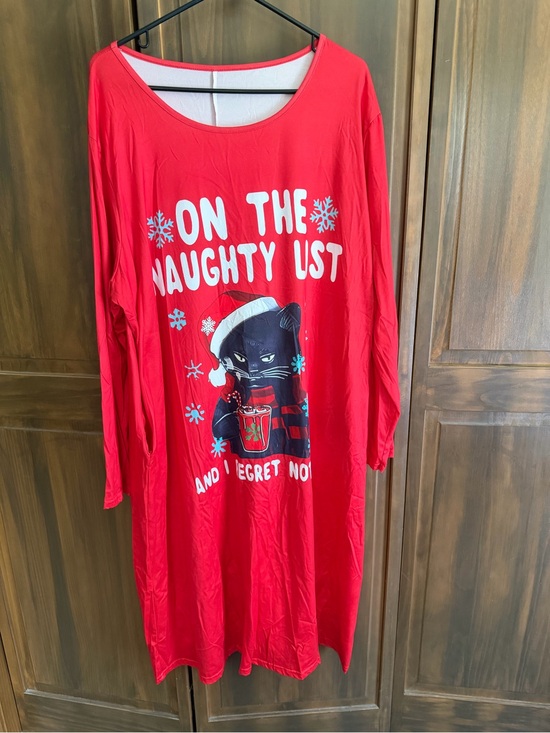 None Dresses & Skirts - Red Long-Sleeve Holiday Graphic Nightdress - Women